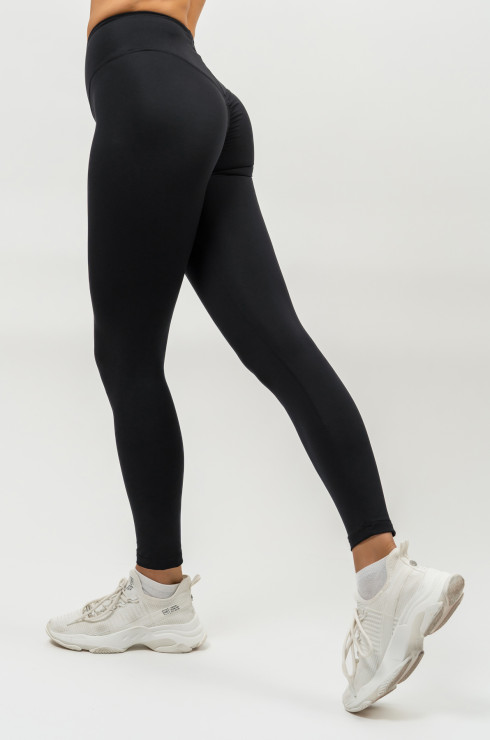 https://us.nebbia.fitness/vendors/phpThumb/phpThumb.php?w=490&h=740&sia=462_high-waisted-scrunch-butt-leggings_black_06.jpg&src=/uploads/47/products/812/462_high-waisted-scrunch-butt-leggings_black_06.jpg&far=1&zc=1
